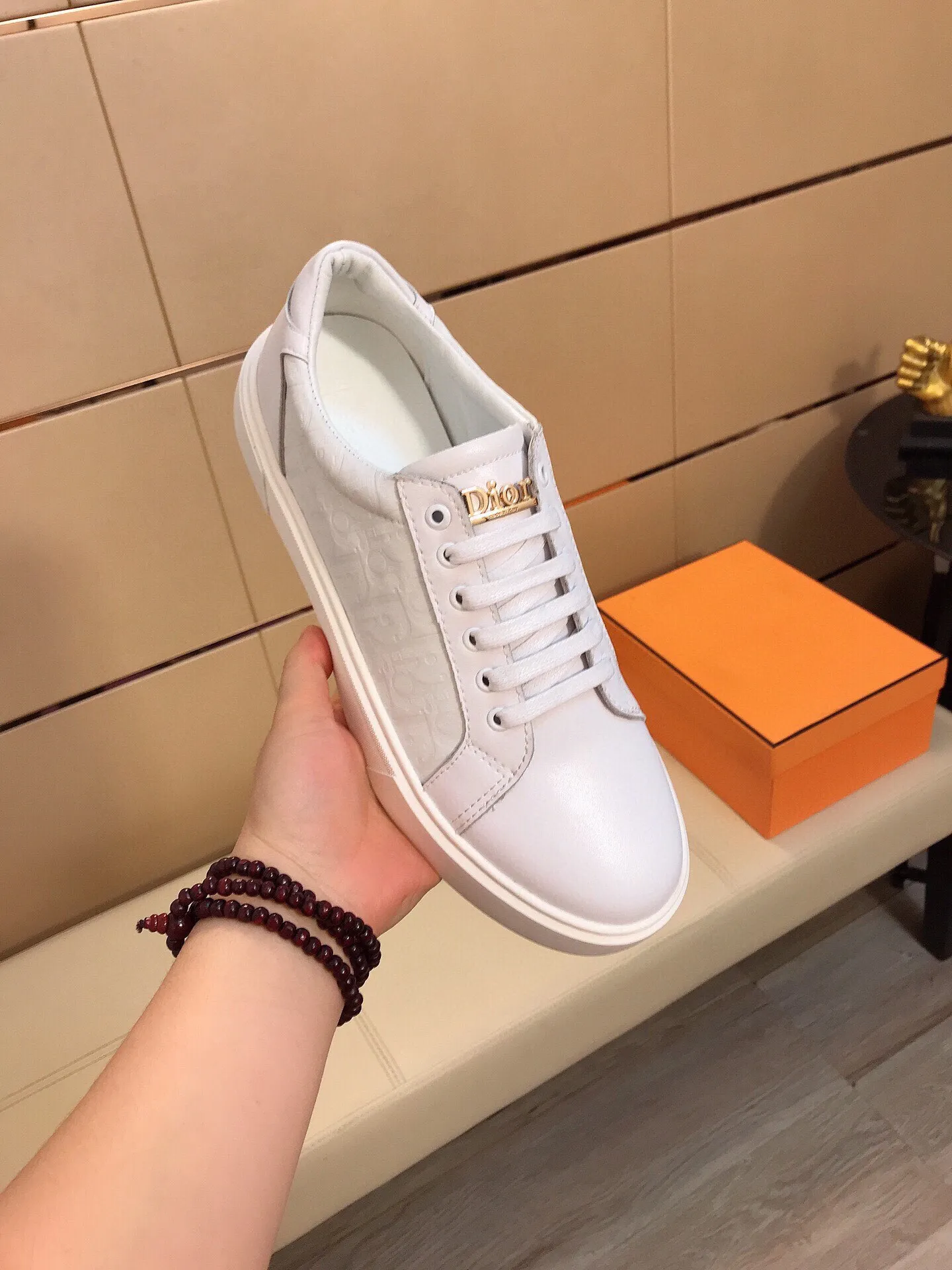 Factory price 360 ​​◾️▫【Dior】Dior's new high-end boutique, men's fashionable casual shoes, quite distinctive. The upper is made of imported soft cowhide + brand-specific embossing, which shows the design style. The genuine leather lining makes the foot feel soft and comfortable. The original wear-resistant special outsole is a must-have item for trendy men! Size: 38-44